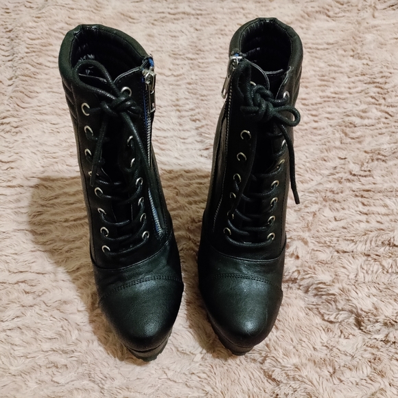 Charlotte Russe Chunky Heeled Boots - Picture 2 of 4